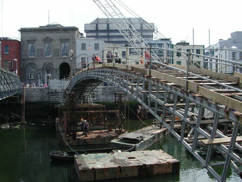 16 - Hapenny Bridge.jpg